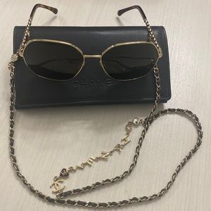 Chanel sunglasses classy classy NEW worn only twice